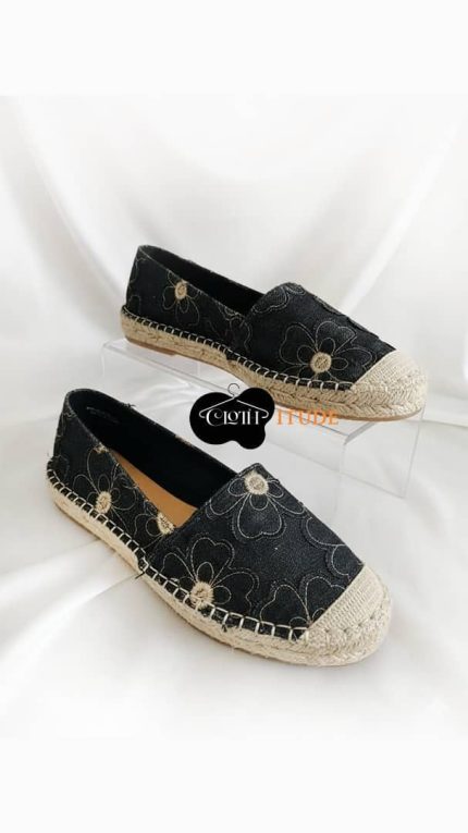 Rouge chambray slip on.