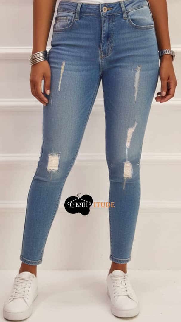 IMG-20251125-WA0000 APT Crazy Blue Jeans - Image 1